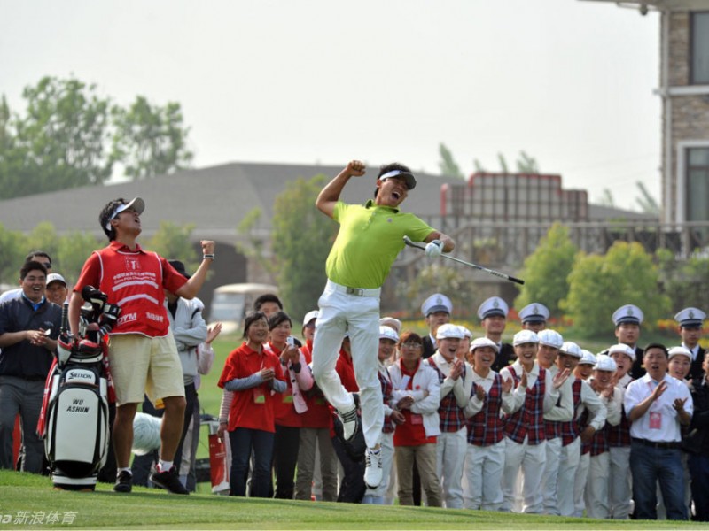 挥杆之间：一位高尔夫球手的荣耀征途