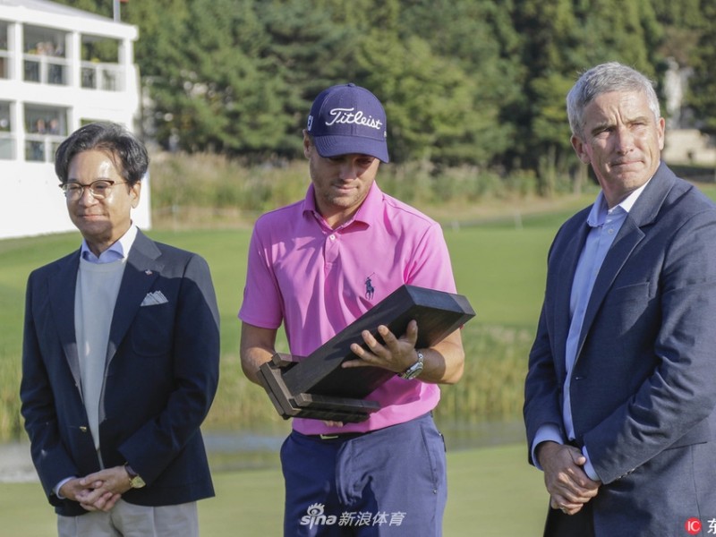 托马斯鏖战加洞捧杯 问鼎美巡第七冠