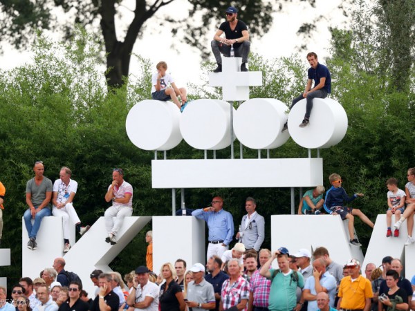 劳滕主场逆转二度加冕荷兰一哥激情挥洒香槟雨