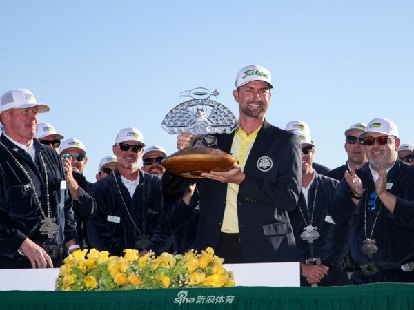 凤凰涅槃辛普森苦战加洞捧杯 弗诺身着曼巴战袍憾失好局