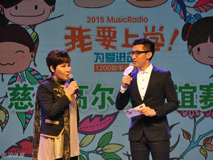 挥杆献爱心慈善高球赛真情满场