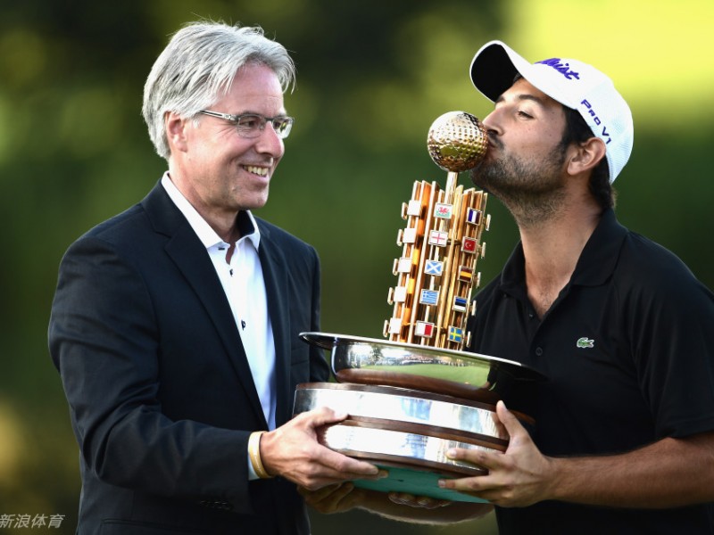 浓雾中绝杀捧杯 列维加洞赛勇夺欧巡第三冠