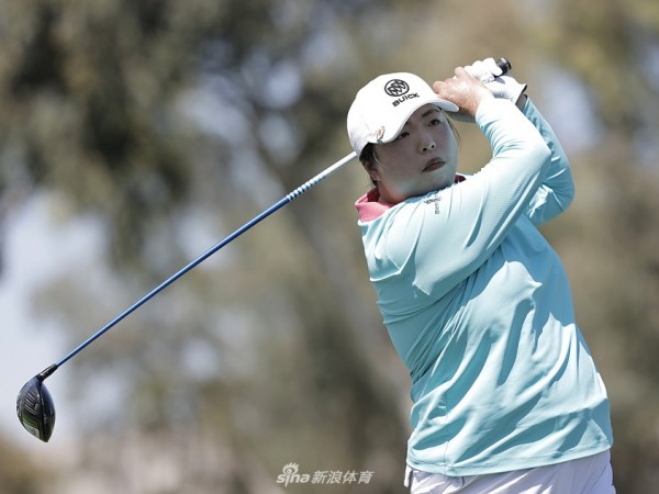 全日空锦标赛激战正酣，帕蒂五杆领先，冯珊珊刘钰紧追不舍