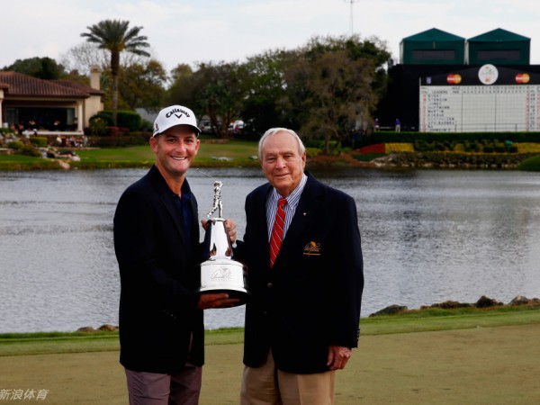 传奇握手：埃维利蝉联冠军与帕尔默的王者传承