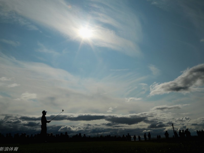 果岭上的意志较量：从紧张对决到荣耀加冕