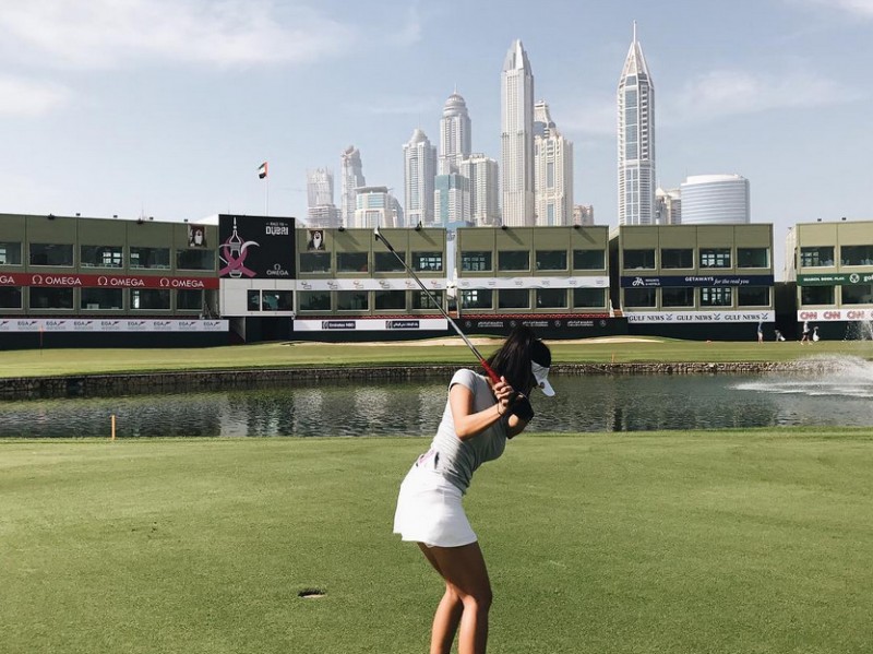 十六岁高尔夫美少女闪耀国际赛场 青春风暴席卷体坛时尚