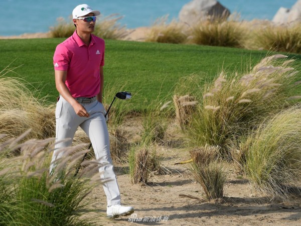 李昊桐沙特狂飙四鹰创历史六十二杆并列领先冲冠