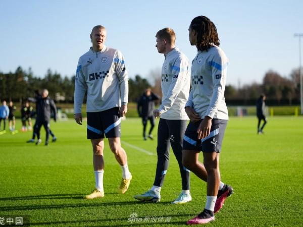 曼城冬训备战英联杯硬仗 残缺阵容中寻找希望之光