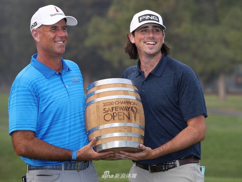 十一年坚守终捧杯 父与子的荣耀时刻