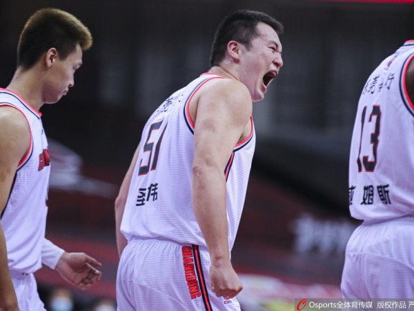 CBA复赛京城粤色终章：广东宏远用钢铁防线铸就二十九连胜传奇