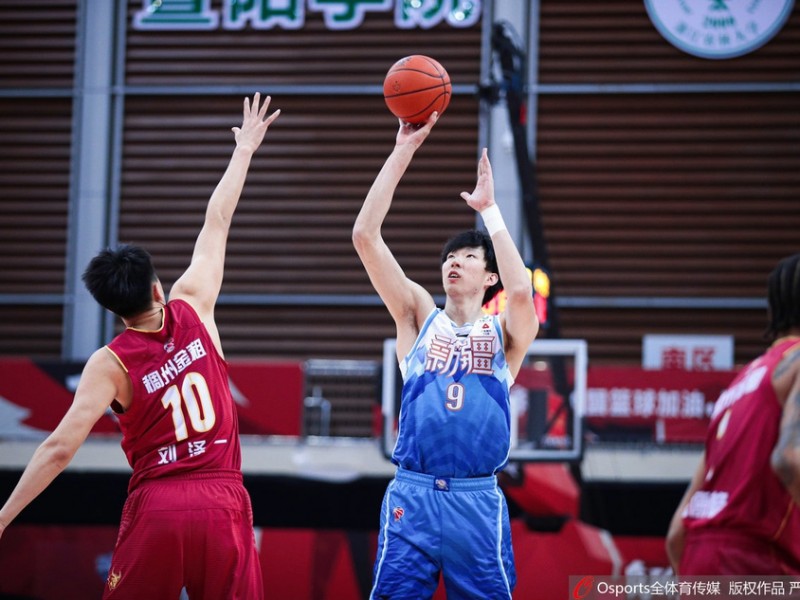 天山双塔力压浙江外线，新疆飞虎主场破金牛取三连胜