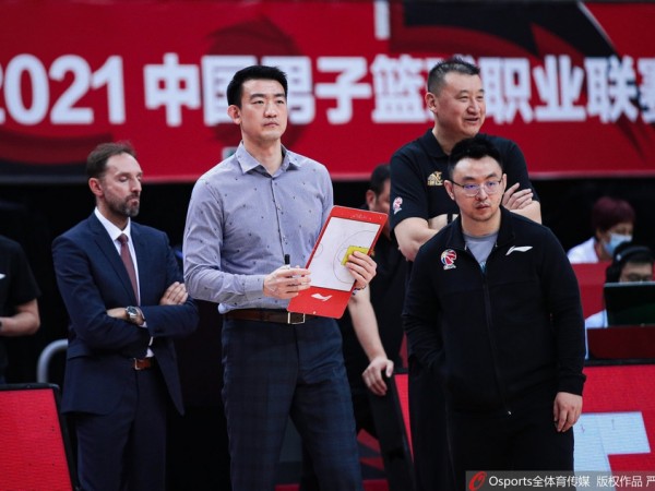 京城铁骑遭青春风暴碾压，广厦三少合砍六十五分闪耀诸暨