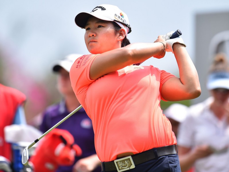 巾帼挥杆竞芳华 高球天地展英姿