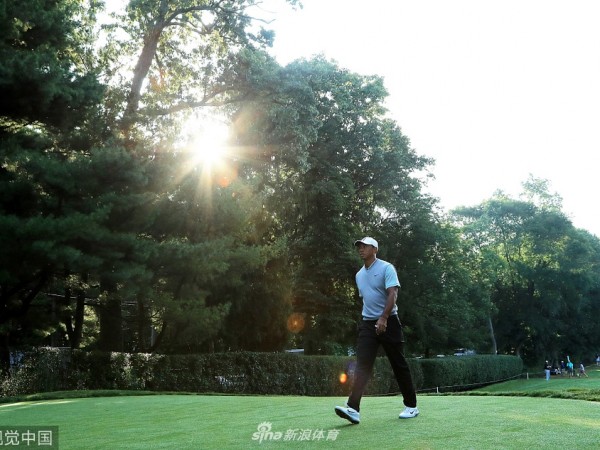 北美信托赛移动日老虎奋起直追 六十八杆暂列中游