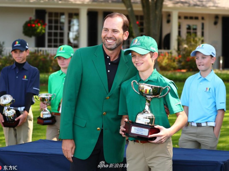 奥古斯塔的传承时刻 高龄冠军与少年一杆进洞同场闪耀