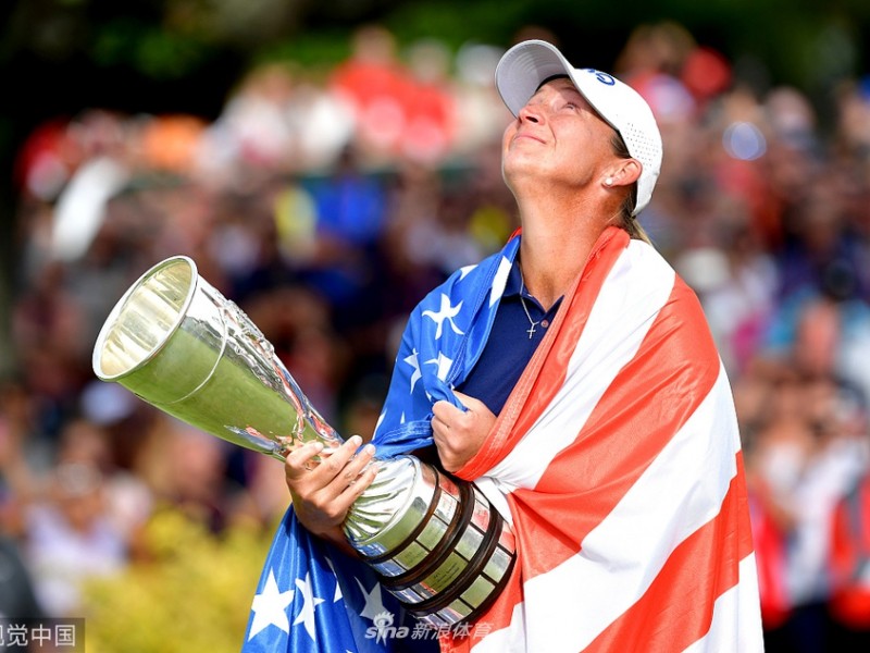 斯坦福德惊天逆转夺首冠 奥尔森最后一洞崩盘失大满贯