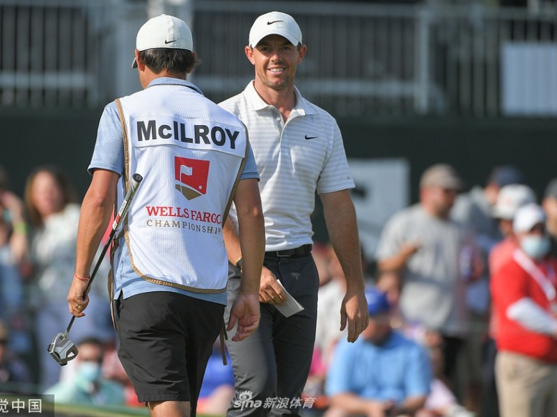 富国银行锦标赛基斯米切尔第三轮领先麦克罗伊紧随其后