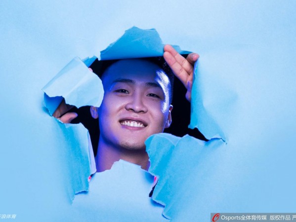 光影定格王者瞬间 广东宏远新赛季创意写真霸气亮相