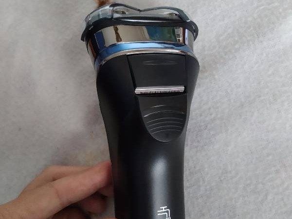 剃须刀选购犯难？聊聊飞科到底咋样，给你整得明明白白