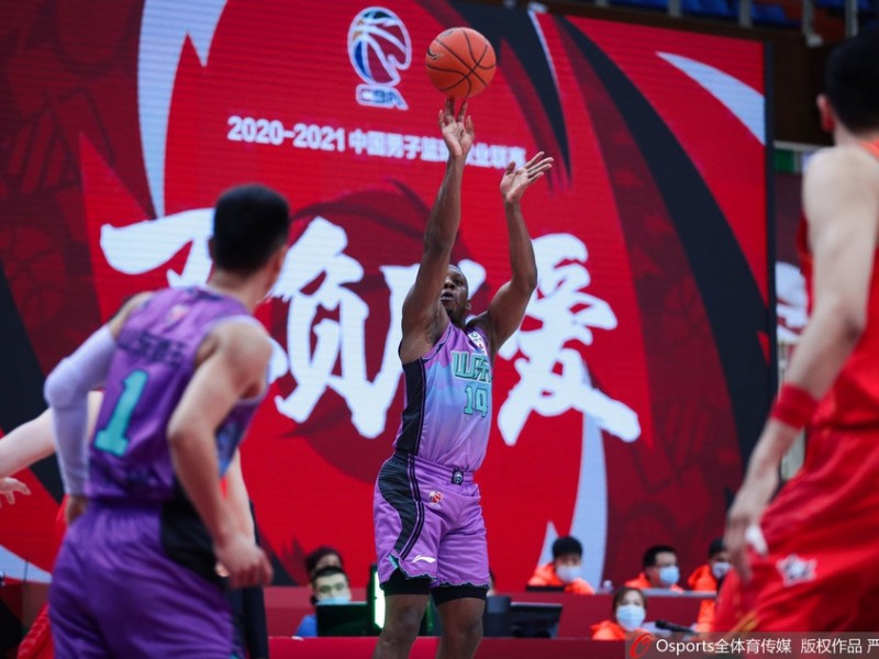 深圳双杀山东，布克十记三分射落一场攻防绞杀战