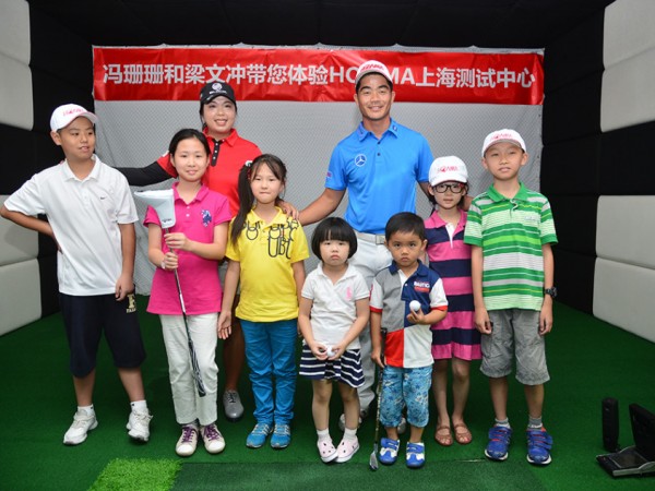 冯珊珊梁文冲聚首上海高尔夫测试中心与球迷共享高球之趣
