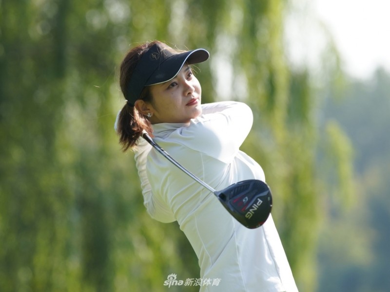 新浪杯职业业余比洞赛配对赛精彩掠影：绿茵之上，星光闪耀