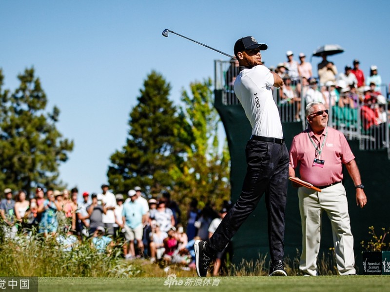 星光璀璨绿茵场 库里贾老板太浩湖畔挥杆竞逐